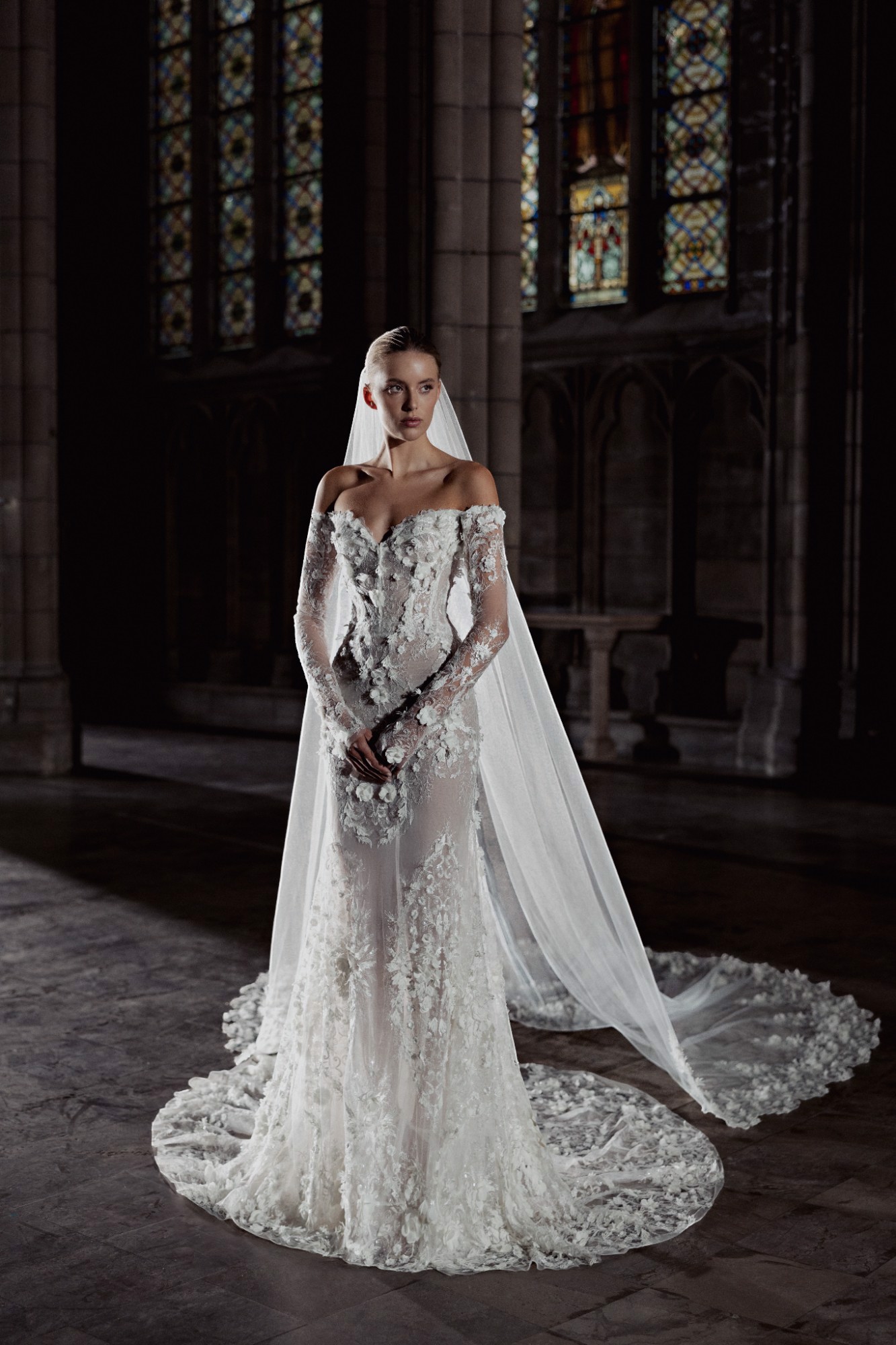 Zuhair Murad Mariage wedding dress Fall 2025 Look 2, full lace fitted wedding dress with off shoulder sleeves, available at Bruidshuis Diana