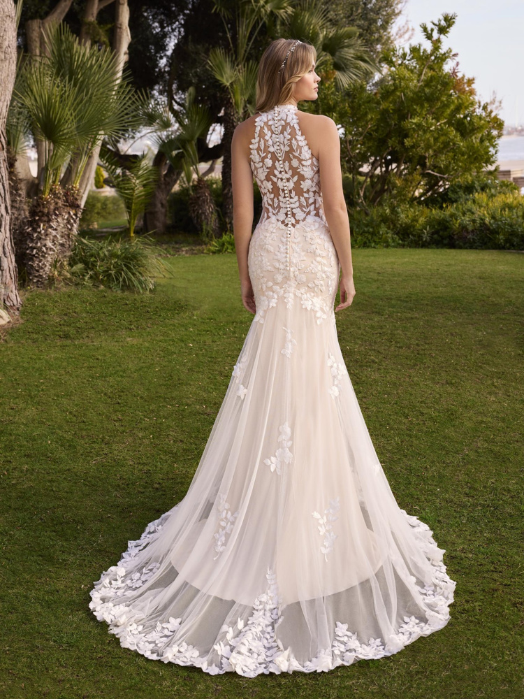 Zeemeermin trouwjurk Sedum van Ladybird. Achteraanzicht met hoge hals en een see-through rug van kant met picpac knoopjes.