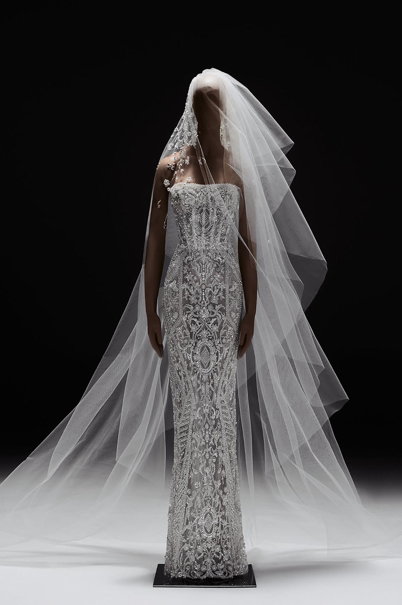 Zuhair Murad Mariage Spring 2027 Look 16 strapless beaded wedding dress with straight neckline and layered tulle veil