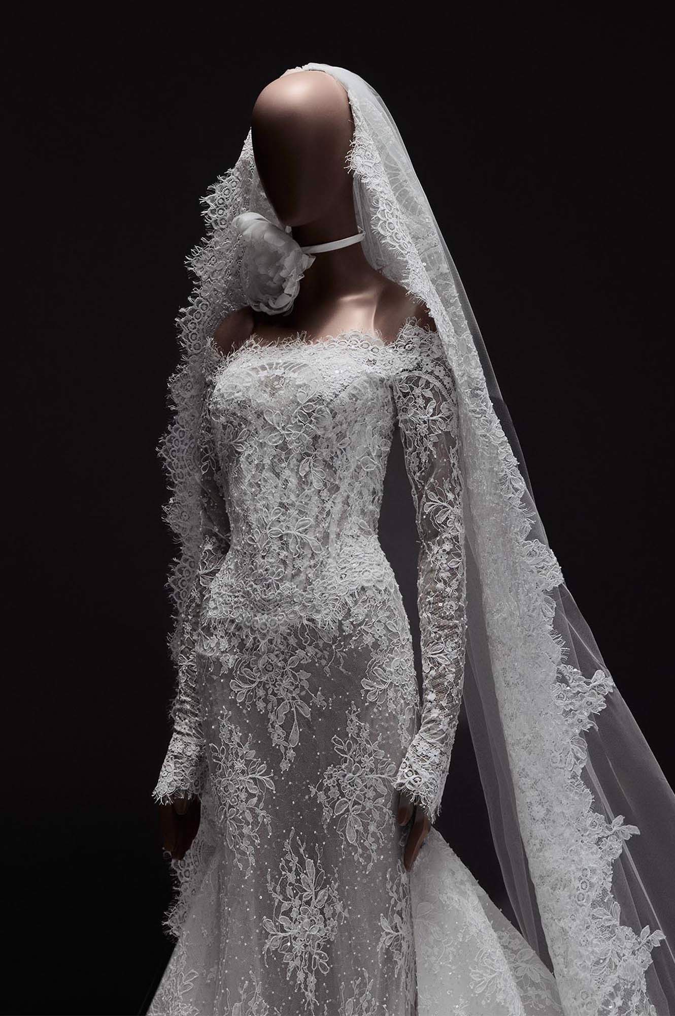 Zuhair Murad Mariage Spring 2027 Look 8 strapless lace wedding dress with sculpted corset and floral neck detail