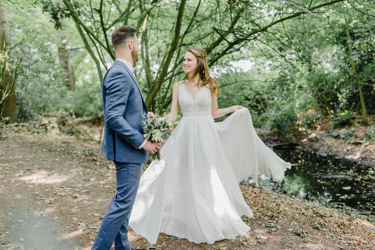 trouwjurk van iris van rechts