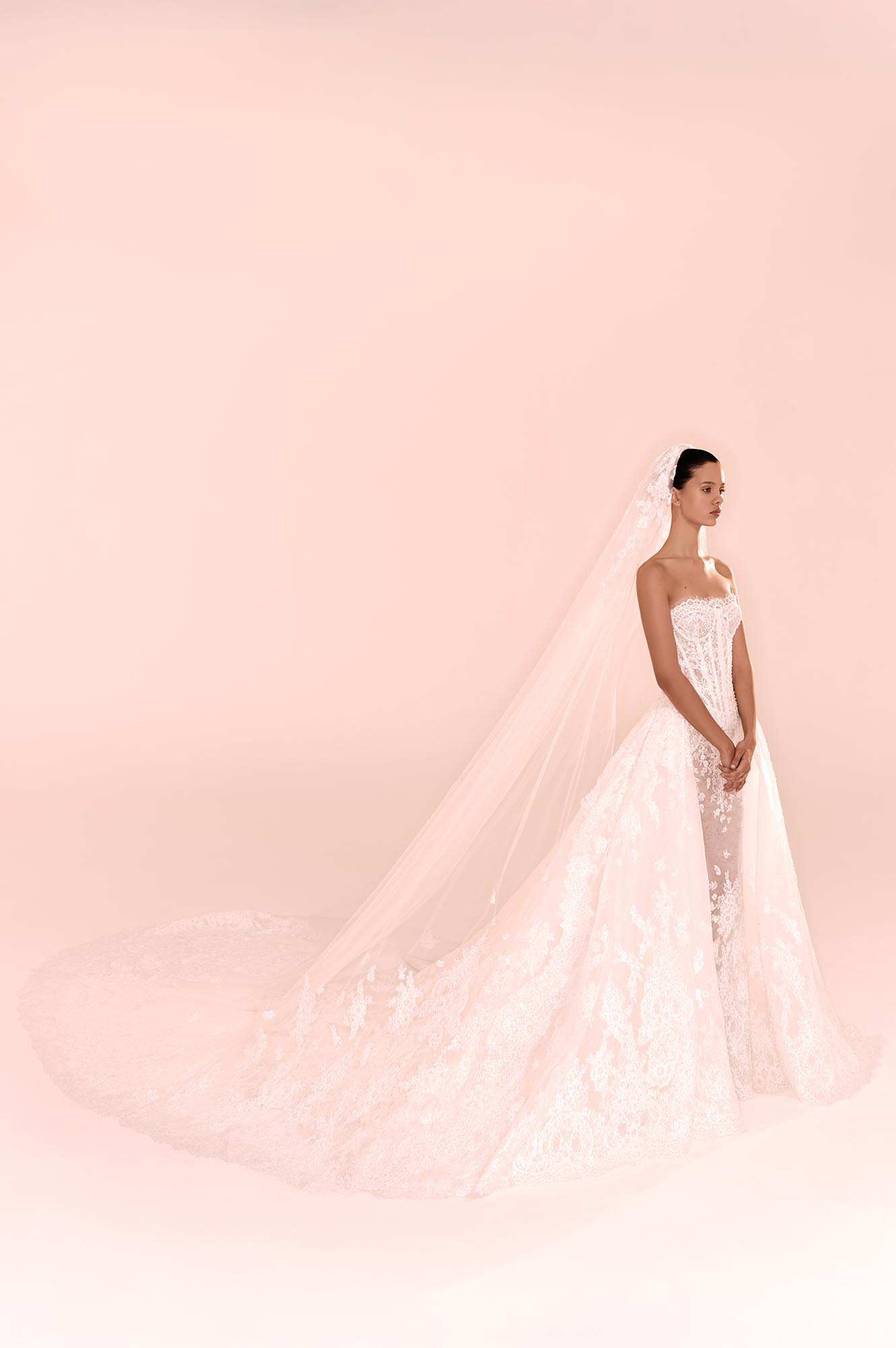 Zuhair Murad Mariage Fall 2026 Look 18 close-up of high-neck lace wedding dress with ornate embroidery and long sleeves