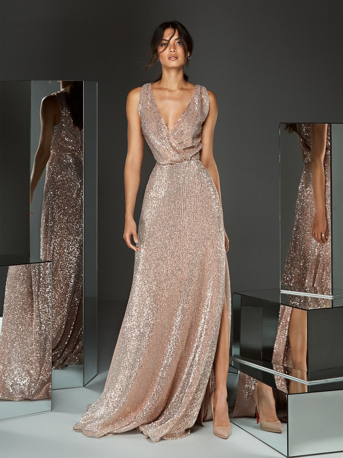 vrouw met glitterjurk